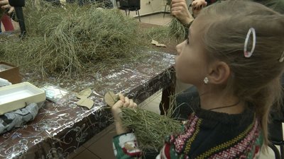 Янголи з трави та соломи: як у Луцьку творять різдвяні обереги