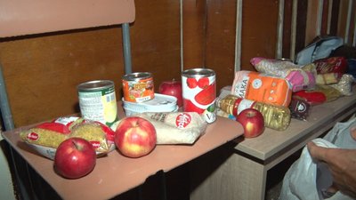 У волонтерському штабі на Тернопільщині переселенцям видають продуктові набори У волонтерському штабі на Тернопільщині переселенцям видають продуктові набори