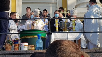 Майже 400 людей занурилися в Ужі на Водохреще в Ужгороді Майже 400 людей занурилися в Ужі на Водохреще в Ужгороді