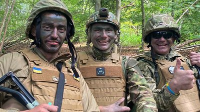 "Вони були у шоці від того, наскільки швидко ми вчилися". Боєць ТрО з Дніпра пройшов навчання в Британії "Вони були у шоці від того, наскільки швидко ми вчилися". Боєць ТрО з Дніпра пройшов навчання в Британії