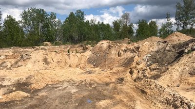 Незаконно видобували пісок на площі понад шість гектарів – на Житомирщині судитимуть трьох чоловіків