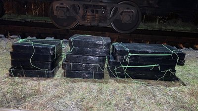 У бухті із дроту - вісім тисяч пачок цигарок: виявили прикордонники Луцького загону У бухті із дроту - вісім тисяч пачок цигарок: виявили прикордонники Луцького загону