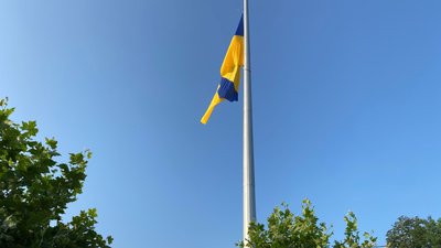 У Дніпрі до Дня Незалежності замінили один з найбільших прапорів України