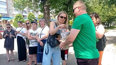 На Прикарпатті під час благодійних екскурсій продають сіль, щоб допомогти українським військовим