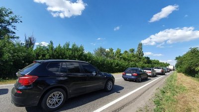 На Варварівському мосту в Миколаєві припинили реверсивний рух транспорту