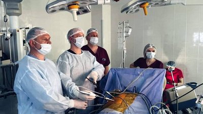 Батько віддав сину свою нирку: у Вінниці провели вже другу операцію з трансплантації нирки