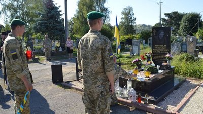 Закарпатські прикордонники взяли участь у вшануванні пам'яті загиблих героїв Закарпатські прикордонники взяли участь у вшануванні пам'яті загиблих героїв