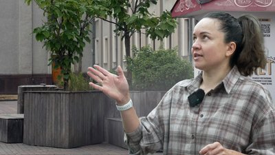 Дерева переросли вазони. Рівне, 10 липня 2026 року