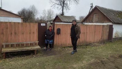 Живуть по сусідах: у подружжя з Сумщини згорів будинок через обстріли військовими РФ