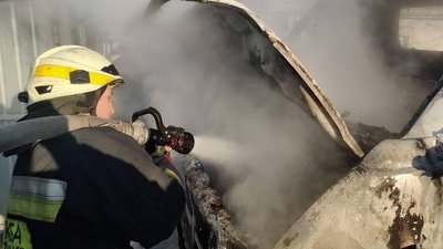 У Дніпрі горів мікроавтобус