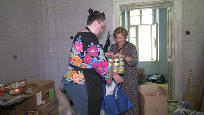 В Івано-Франківську майстриня виготовляє окопні свічки для бійців В Івано-Франківську майстриня виготовляє окопні свічки для бійців