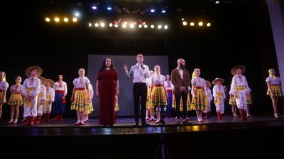 "Тінь весни". У Кропивницькому показали війну очима дітей "Тінь весни". У Кропивницькому показали війну очима дітей