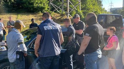 СБУ заявила про ліквідацію схеми незаконної легалізації росіян, які втекли в Україну