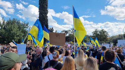 У столиці Кіпру люди вийшли на мітинг проти російського вторгнення в Україну