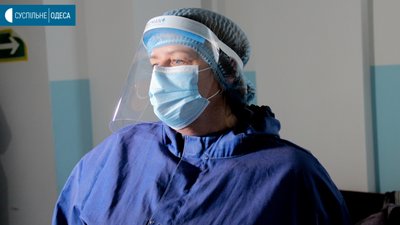 "Всі у важкому стані". Репортаж з "ковідного" відділення одеської лікарні "Всі у важкому стані". Репортаж з "ковідного" відділення одеської лікарні