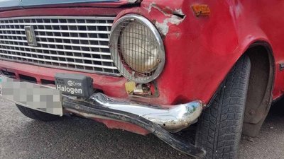 ВАЗ зіштовхнувся з мопедом: у ДТП на Лозівщині травмувався підліток ВАЗ зіштовхнувся з мопедом: у ДТП на Лозівщині травмувався підліток