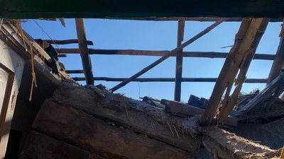 Влучили в нежилий будинок: росіяни зі ствольної артилерії обстріляли Новгород-Сіверську громаду Влучили в нежилий будинок: росіяни зі ствольної артилерії обстріляли Новгород-Сіверську громаду