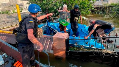 Чернігівські рятувальники допомагають евакуйовувати людей з Херсона