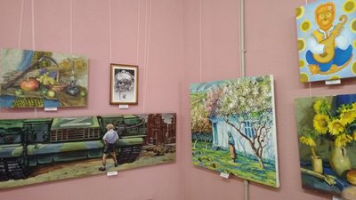 "Тут є українська душа і болісний дотик до війни".У Кропивницькому презентували виставку "Мистецтво, породжене війною" "Тут є українська душа і болісний дотик до війни".У Кропивницькому презентували виставку "Мистецтво, породжене війною"