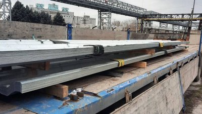 На Миколаївщині, у місті Очаків усувають наслідки російських обстрілів На Миколаївщині, у місті Очаків усувають наслідки російських обстрілів