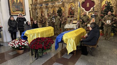 У Полтаві влаштували панахиду за двома воїнами, які обороняли Україну