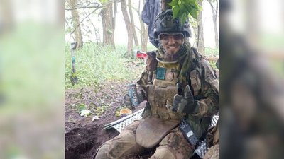 "Я одружений на війні": черкащанин після поранення готується на фронт і навчає молодь "Я одружений на війні": черкащанин після поранення готується на фронт і навчає молодь