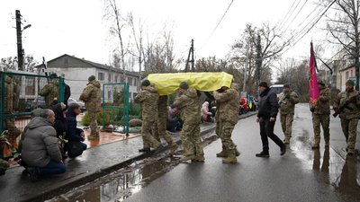 "Він для нас був і другом, і братом…": у Сумах попрощались з воїном Денисом Чочієвим "Він для нас був і другом, і братом…": у Сумах попрощались з воїном Денисом Чочієвим