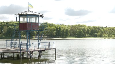 У Рівному взяли проби води з озера Басів Кут У Рівному взяли проби води з озера Басів Кут
