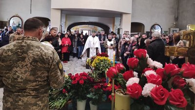 У Дніпрі проводжають в останню путь загиблого офіцера Андрія Ніколайчука У Дніпрі проводжають в останню путь загиблого офіцера Андрія Ніколайчука