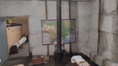 У громаді на Житомирщині батьки учнів ліцею та вчителі побудували шкільне укриття У громаді на Житомирщині батьки учнів ліцею та вчителі побудували шкільне укриття