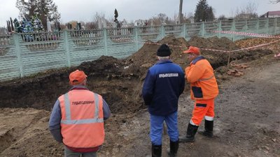 Пошкодили силовий кабель: у Луцьку вісім вулиць другий день – без світла Пошкодили силовий кабель: у Луцьку вісім вулиць другий день – без світла