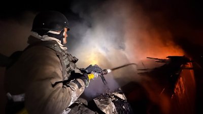 Обстріли, атака військ РФ, ППО, пожежа, рятувальники, російські дрони