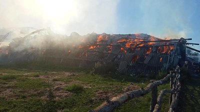Масований вогонь з РФ по Миропільській громаді Сумщини — загорілася ферма Масований вогонь з РФ по Миропільській громаді Сумщини — загорілася ферма