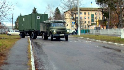 На Вінниччині мешканці двох громад придбали мобільну лазню для оборонців