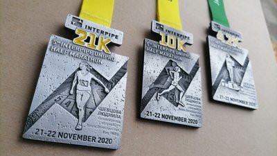 Олімпійську рекордсменку з Дніпра зобразили на медалях Дніпровського півмарафону