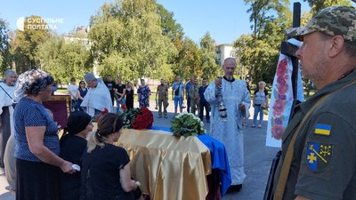 У Полтаві прощаються із воїном Сергієм Савченком У Полтаві прощаються із воїном Сергієм Савченком