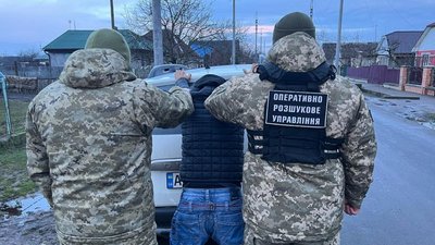 В Ужгороді затримали чоловіка за підозрою у переправленні військовозобов'язаних через кордон