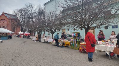 В Ужгороді провели "Весняний ярмарок", щоб зібрати гроші на деталі для ударних FPV-дронів В Ужгороді провели "Весняний ярмарок", щоб зібрати гроші на деталі для ударних FPV-дронів