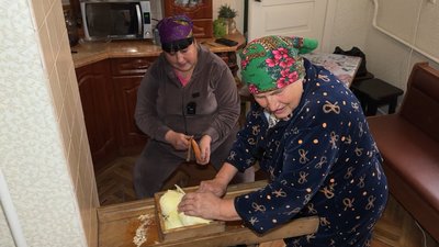 20 років квасять капусту: рецепт від мами та доньки з Волині 20 років квасять капусту: рецепт від мами та доньки з Волині