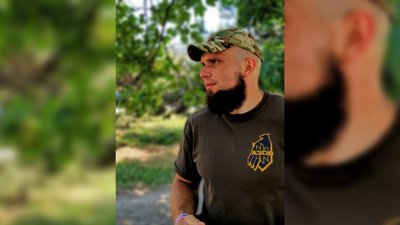 На Чернігівщині попрощалися з військовим, який обороняв Маріуполь На Чернігівщині попрощалися з військовим, який обороняв Маріуполь