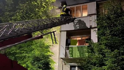 Прикарпатські надзвичайники врятували під час пожежі шістьох людей