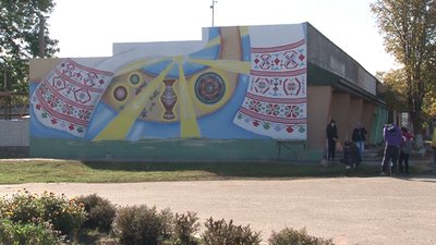 Вишиті рушники, кераміка й 30 днів роботи: у селі на Черкащині створили мурал