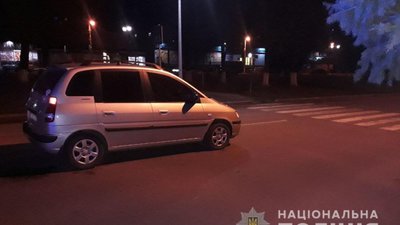 У Дружківці легковик збив хлопчика, що вибіг на дорогу. ФОТО У Дружківці легковик збив хлопчика, що вибіг на дорогу. ФОТО