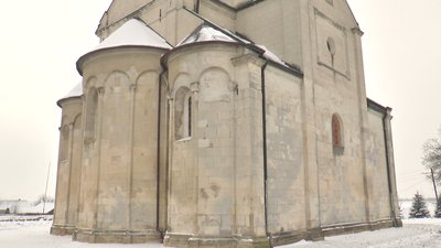 Настінні написи, поховання князя, фрагменти Чесного хреста. Історія з найдавніших храмів України Настінні написи, поховання князя, фрагменти Чесного хреста. Історія з найдавніших храмів України
