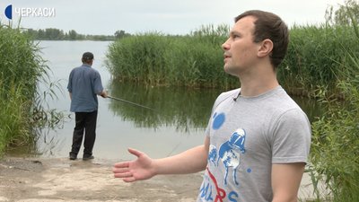 Через косу на Дніпрі цвіте вода Через косу на Дніпрі цвіте вода