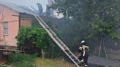На Харківщині спалахнула пожежа на подвір’ї монастиря На Харківщині спалахнула пожежа на подвір’ї монастиря