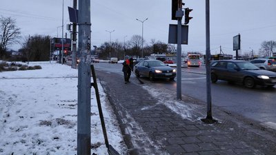 На дорогах Львівщини працює снігоприбиральна техніка