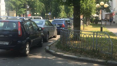 Парковки для автомобілів у Полтаві: коли почнуть облаштовувати