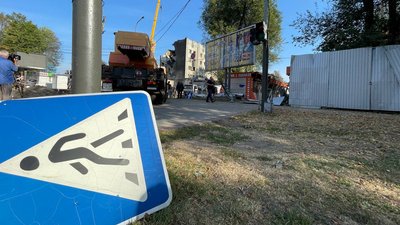 У Черкасах уламки ракети впали на будівлю готелю. Фоторепортаж У Черкасах уламки ракети впали на будівлю готелю. Фоторепортаж