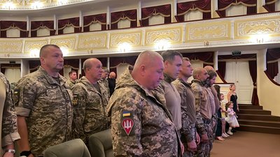 Стали першими на захист. У Миколаєві вручили відзнаки "За оборону міста" Стали першими на захист. У Миколаєві вручили відзнаки "За оборону міста"